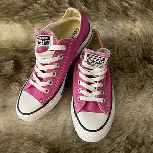 Dark pink Converse chuck Taylor shoes